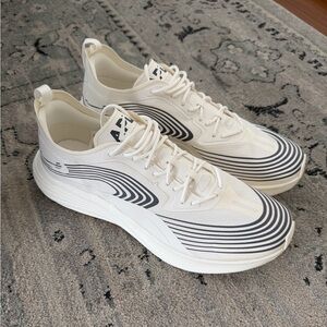 New APL Streamline Sneakers Mens Ivory Smoke Sz 13